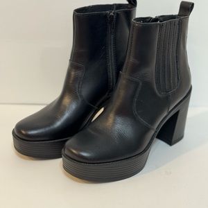 NWOT House Of Harlow 1960 Hawthorne platform boots
